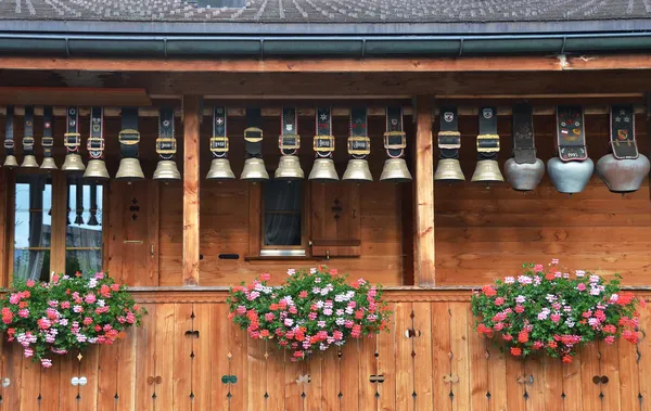 Campanas suizas tradicionales en la región de Jungfrau — Foto de Stock