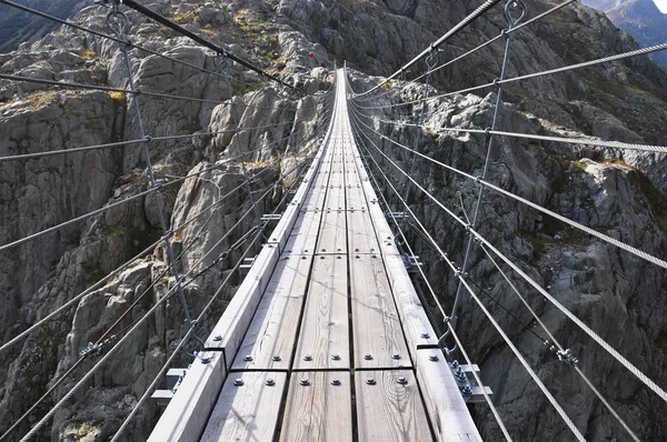 Trift Bridge, il ponte sospeso pedonale più lungo di 170m — Foto Stock