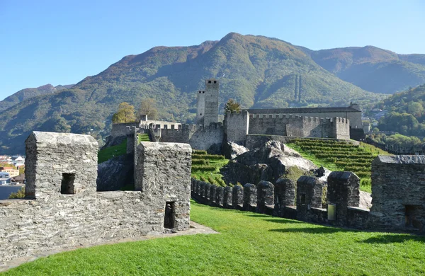 Starożytne fortyfikacje w Bellinzona, Szwajcaria — Zdjęcie stockowe