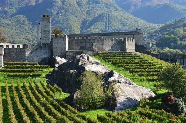 Fortificações antigas em Bellinzona, Suíça — Fotografia de Stock
