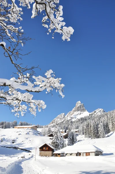 Braunwald，著名的瑞士滑雪度假村 — 图库照片