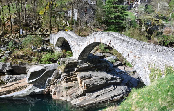 Ponte dei salti brug in lavertezzo, Zwitserland — Stockfoto