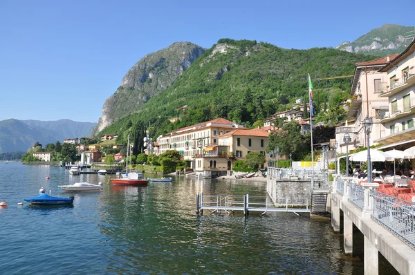 Miasto słynnego włoskiego jeziora como Menaggio — Zdjęcie stockowe