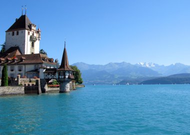 Oberhofen kalede lake thun, İsviçre