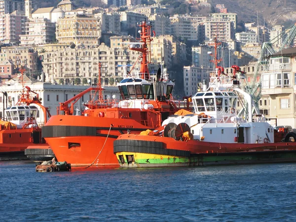 Tier hajók a kikötő, Genova, Olaszország — Stock Fotó