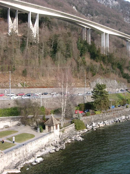 Üstgeçidin yakınındaki montreux, İsviçre — Stok fotoğraf