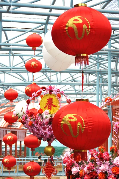 Shopping mall decorated with lanterns for Chinese New Year — Stock Photo, Image