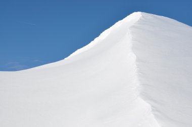 İsviçre Alpleri'nde Snowdrifts