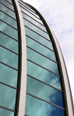 Cam duvar bir ofis binası