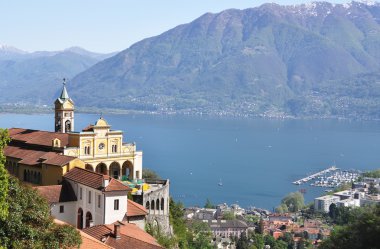 Madonna del sasso, ortaçağ manastır kaya ardı Gölü