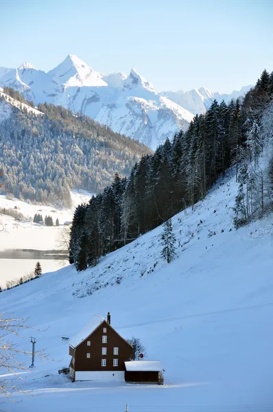 Alpint landskap. Einsiedeln, Schweiz — Stockfoto