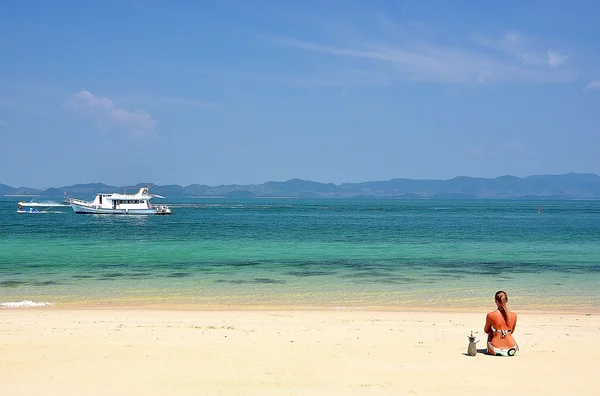 Scena sulla spiaggia. Isola di Naka, Thailandia — Foto Stock