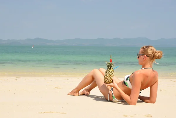 Scena sulla spiaggia. Isola di Naka, Thailandia — Foto Stock