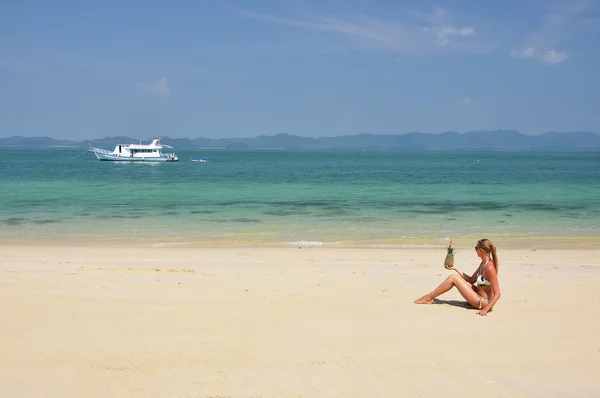 Strand scene. Naka eiland, Thailand — Stockfoto