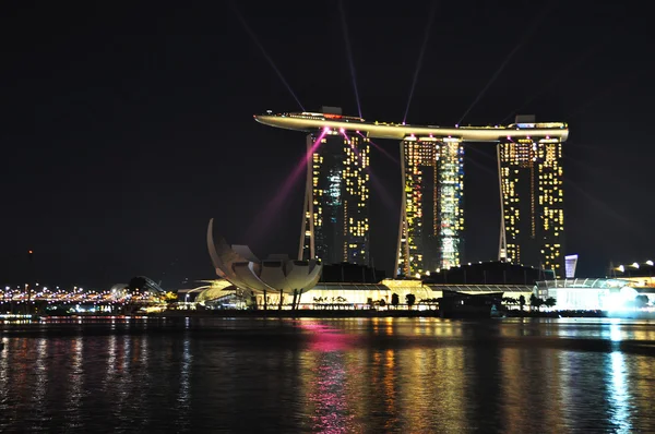 Singapur - 26 lutego: marina bay sands hotel na 26 luty 2011 — Zdjęcie stockowe