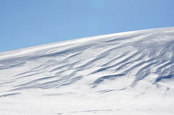 Schneeverwehungen in den Schweizer Alpen — Stockfoto