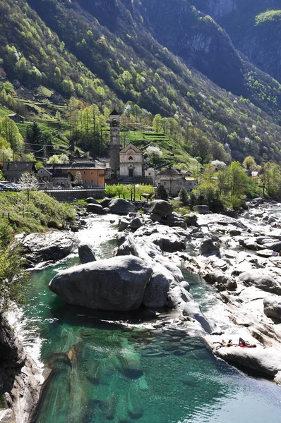 Lavertezzo village in Verzasca valley, Swtzerland — Stock Photo, Image