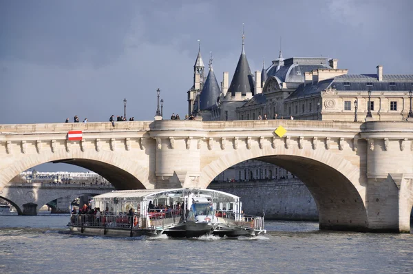 Pont-neuf brug in Parijs — Stockfoto