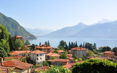 Menaggio town adlı ünlü İtalyan lake como