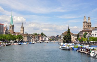 Zürih şehir merkezine limmat Nehri üzerinde