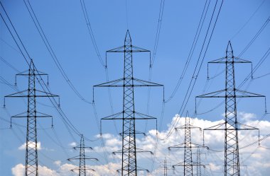 yüksek voltaj güç hatları