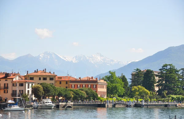 Menaggio staden på den berömda italienska Comosjön — Stockfoto