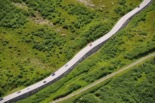 Alpejskich serpentynach w furka przejść, Szwajcaria — Zdjęcie stockowe