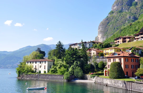 Menaggio town på berömda italienska Comosjön — Stockfoto