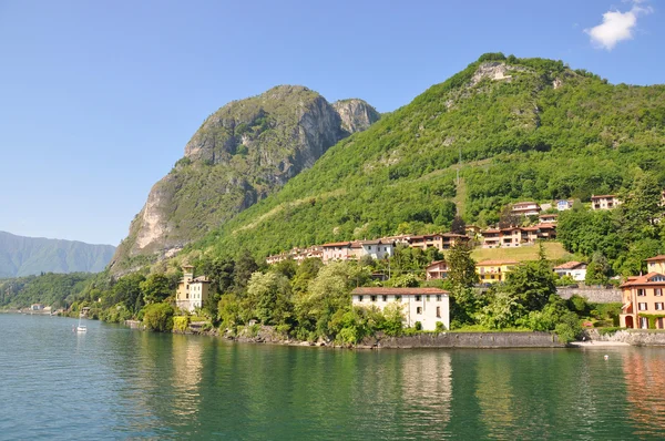 Město Menaggio na slavné italské jezero como — Stock fotografie