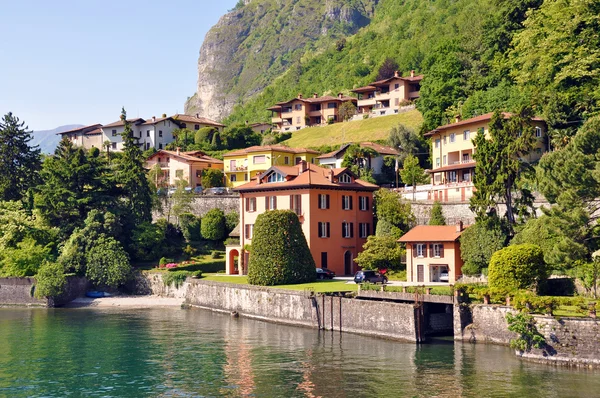 Πόλη Menaggio στο διάσημο ιταλικό λίμνη Κόμο — Φωτογραφία Αρχείου