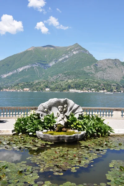 Park van villa melzi in bellagio op de beroemde Italiaanse Comomeer — Stockfoto