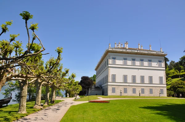 Villa melzi v městě bellagio na slavné italské jezero como — Stock fotografie