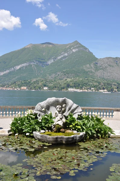 Park van villa melzi in bellagio op de beroemde Italiaanse Comomeer — Stockfoto