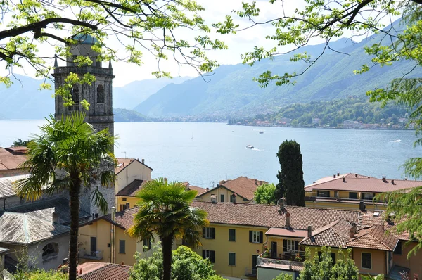Bellagio stad vid den berömda italienska sjön Como — Stockfoto