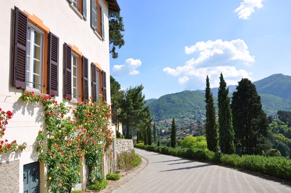 Park of Villa Serbelloni in Bellagio at the famous Italian lake — Stock Photo, Image