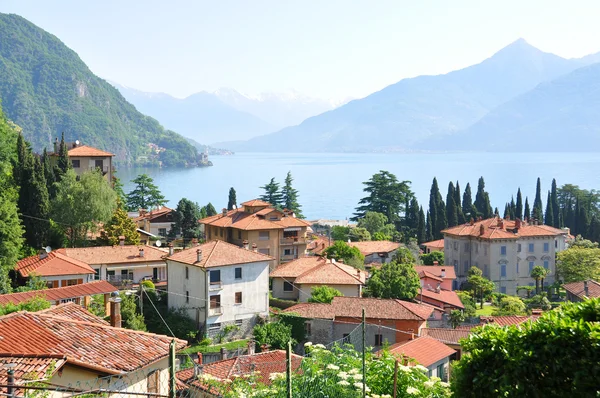 梅纳焦镇在著名意大利科莫湖 — 图库照片