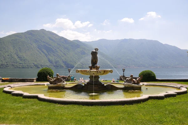 Fountain in Tremezzo town at the famous Italian lake Como — Stock Photo, Image