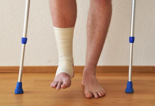 Bandage på benet — Stockfoto