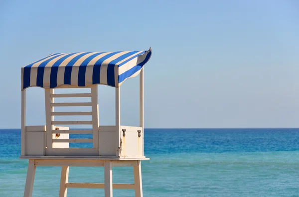 Badvakts tower på ön beach Teneriffa, Kanarieöarna — Stockfoto