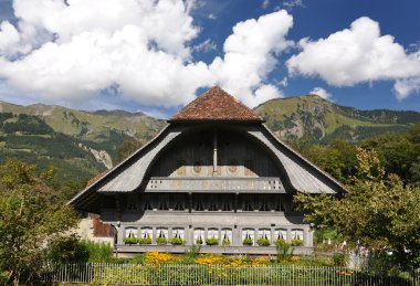 geleneksel İsviçre ülke evi