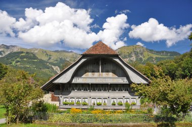 İsviçre bern bölgenin geleneksel çiftlik evi