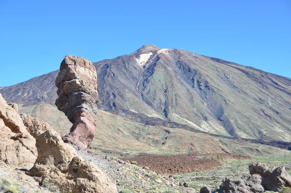 La famosa formación de rocas del Dedo de Dios y el volcán Teide. Tener —  Fotos de Stock