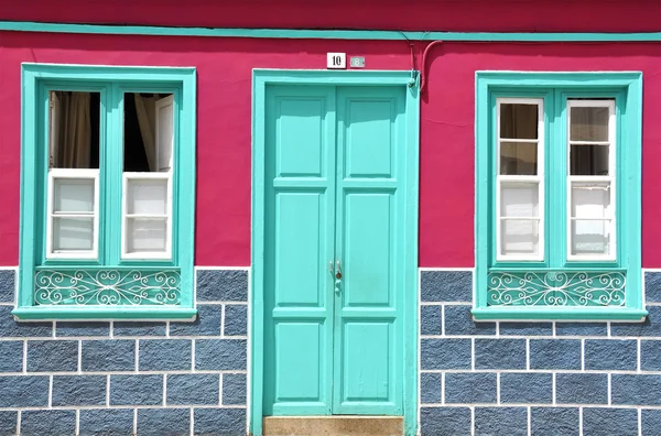 Casa colorida em Puerto de la Cruz, Tenerife, Canárias — Fotografia de Stock