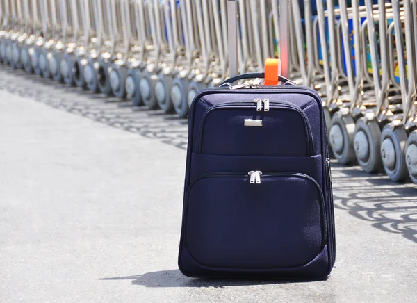 Havaalanında bir çanta — Stok fotoğraf