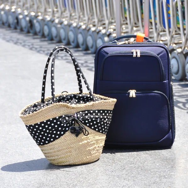 Dos bolsas en el aeropuerto —  Fotos de Stock