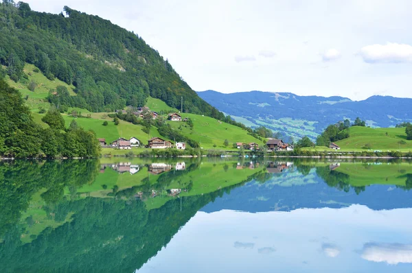 Λίμνη lungerer, Ελβετία — Φωτογραφία Αρχείου