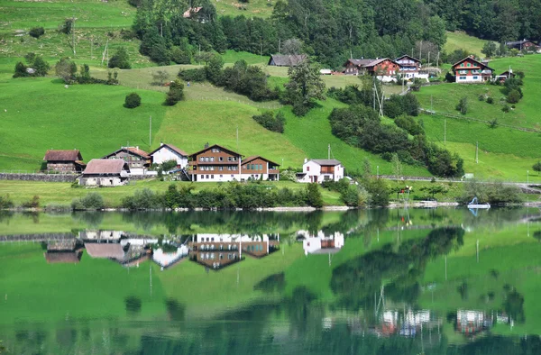 Lungerer lake, switzerlnd — Stok fotoğraf