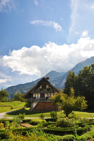 Traditionella schweiziska hus — Stockfoto