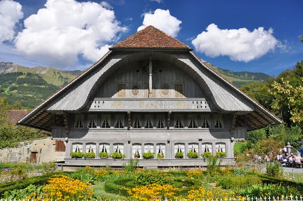 geleneksel İsviçre ülke evi