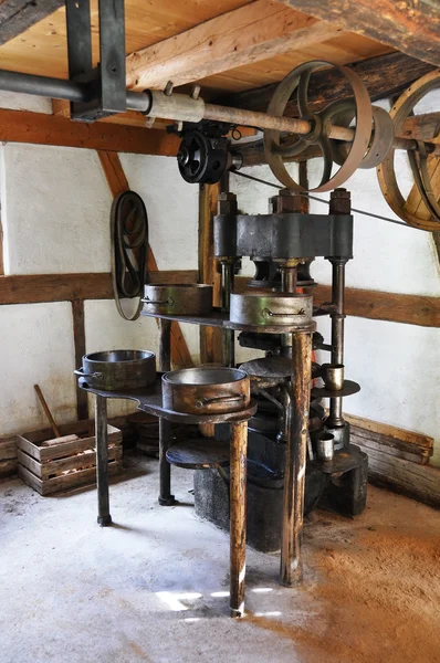 Vintage oil-press — Stock Photo, Image